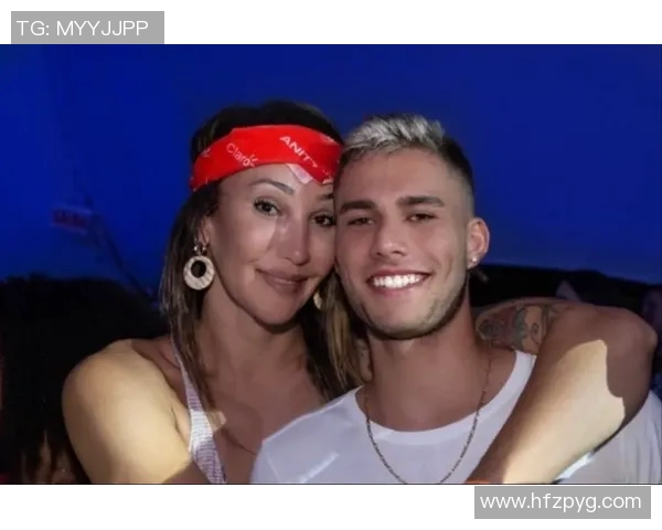 足球明星甜蜜瞬间大揭秘秀恩爱图片合集让你感受爱情的魅力与激情 足球明星甜蜜瞬间大揭秘秀恩爱图片合集让你感受爱情的魅力与激情