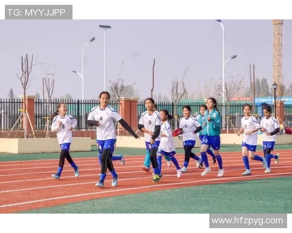 新疆足球明星在昌吉展现风采助力地方足球发展与青少年培养